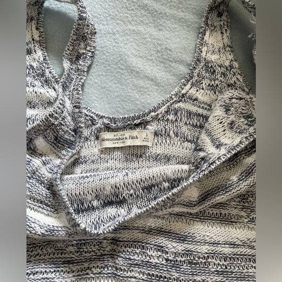 Abercrombie & Fitch knit shirt - size small - Picture 3 of 4